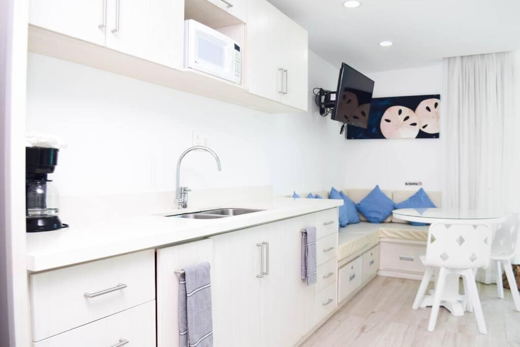 Lovely Studio At The Beach, Stunning Ocean View #1209 *